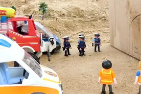 趣味玩具：汽车警车、消防车、救护车在山洞里视频封面