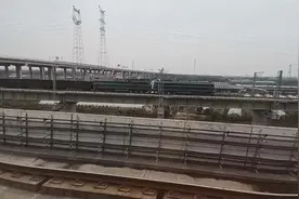 武汉地铁和火车飙速度，连北京上海地铁自叹不如！我是彻底的服了