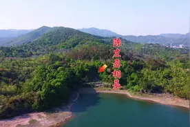 航拍宋左丞相陈俊卿墓：湖光山色山峦起伏怀抱，风景美如画！视频封面