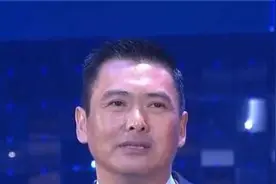 周润发一个眼神，吓得主持人说话都结巴，台下大咖笑翻了视频封面