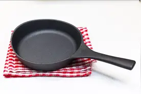 铸铁锅直接用大错特错，开锅养锅一步不能少视频封面