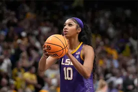 拒绝美国第一夫人邀请！NCAA女篮冠军语出惊人：宁愿去找奥巴马视频封面