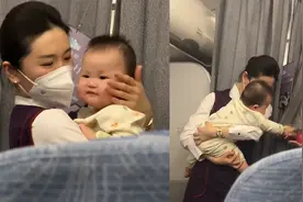 空姐空闲时间帮乘客照顾宝宝，宝宝趴在空姐怀中不哭不闹：太暖心视频封面