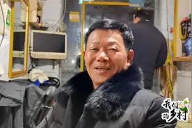 闺女带老爸去理发，新发型精神又帅气，闺女称赞他像年轻10岁