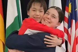 全红婵夺冠后被季军“熊抱” 网友调侃：冠军被英国人揽入怀中