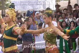 泰星Yaya在乌隆他尼府跳舞祭祀娜迦 中间音乐停顿也丝毫不慌张视频封面