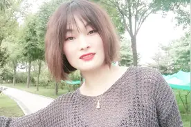 感恩父母的歌《妈在家就在》，有妈就有家，妈在家就在！