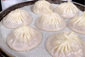 绝了！一咬爆汁，能喝汤的包子你吃过吗？专业厨师教你做灌汤包子视频封面