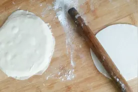 和面用冷水好还是热水好？做面条、烙饼、包子时需要的水温不一样视频封面