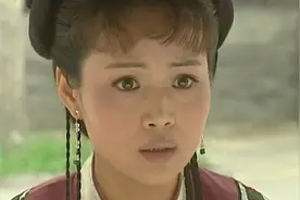 梦断紫禁城：月瑶乔装打扮，去福长安府里当丫鬟，为了和珅真拼命视频封面