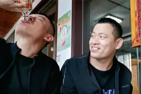 农村八大碗老饭店,十多年的老厨手艺一菜一汤50元,喝瓶小酒,舒坦视频封面