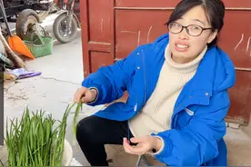 50岁公公去考驾照，科目一考97分，公公会开拖拉机容易考驾照吗？视频封面