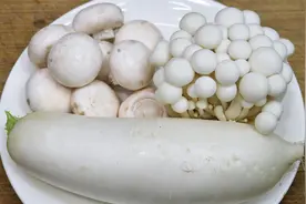 冬天要多吃萝卜，加两种蘑菇，最简单的家常做法，出锅汤汁都喝光视频封面