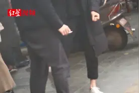 最低一根一元！校门口的“另类零食”，商家向未成年学生散卖香烟视频封面