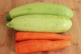 2个西葫芦2根胡萝卜，简单一做，薄皮大馅，层层美味，太香了