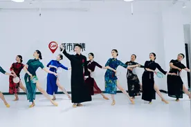 气质旗袍舞蹈《声声慢》，跳舞的女孩子个个都这么好看