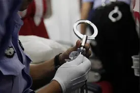 江苏“女辅警案”二审宣判，以敲诈勒索罪改判许艳有期徒刑七年视频封面