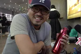 在外工作三年未归！长途飞行30小时“偷偷”回家，只为制造惊喜视频封面