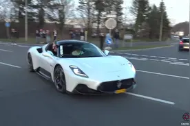 玛莎拉蒂MC20-加速声音和驾驶！