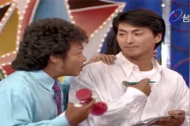 龙兄虎弟：《包青天》男主​何家劲武术表演  展昭附体观众请退后视频封面