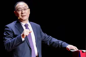 金灿荣：为何小动物刚生下来不久就会走路，而人类婴儿却要1年？视频封面