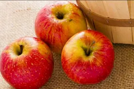 产后坐月子，吃哪些水果对身体恢复好？医生推荐这2种，值得一试视频封面