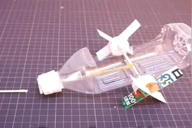 喝完的饮料瓶不要扔，一分钟教你制作玩具船，简单又有创意！视频封面