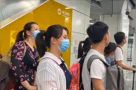 小丽外出半个月连夜回家，迫不及待想见到孩子了，回家的感觉真好视频封面