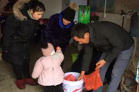 公公打工回来，捎个15斤的啥？儿媳说真香，婆婆却说脚臭味视频封面