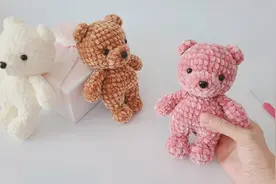 钩针礼物熊：憨态可掬的小熊玩偶，天真可爱的想要拥有视频封面