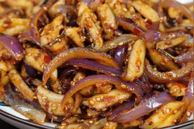 鱿鱼条像我这样做，鲜香脆嫩无腥味，下酒下饭，大人孩子都爱吃