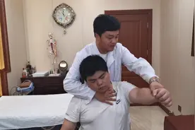 锁骨出现了错位，牵连肩部影响美观，李老师教大家来调整。视频封面