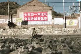 朋友圈爆火：《小猪佩奇过大年》宣传片《啥是佩奇》视频封面