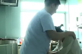 剧烈的宫缩导致产妇疼痛难忍，直呼不想生孩子了视频封面