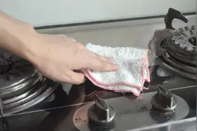 厨房别用抹布了，教你一个小妙招，不用水不用洗洁精，油污去光光视频封面