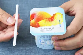 今天才发现，原来这才是酸奶吸管的正确用法，再也不用舔酸奶盖了