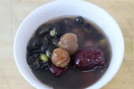 白发，掉发别担心，教你1款汤，补血益肾，黑发乌发！视频封面