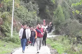 一帅哥迎亲，贵州妹子长得确实漂亮，古灵精怪，有点不好招惹呀视频封面