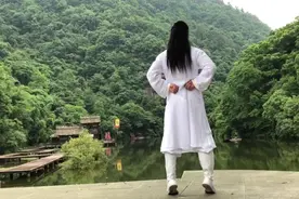 百练不如一抖，道家颤抖功，提高身体免疫力，从脚到头都轻松视频封面