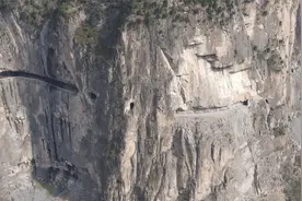 山西大山里的一条挂壁公路，修在悬崖绝壁上，开车体验一下！视频封面