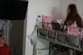 男宿管员进女生寝室查寝，引发双方冲突，宿管员：取消你入住资格视频封面