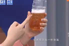 晨尿中出现细小密集的泡沫，且长时间不消散，要尽早做尿常规检查视频封面