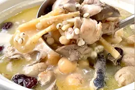 药膳土鸡汤这样做，把一家人的胃都养好了，你不试试吗？视频封面