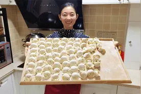 公婆想吃馄饨，儿媳用白菜和大葱做馅，鲜嫩爽滑，热气腾腾，真香视频封面