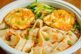 不会擀面也能做手工面条，筷子一压、双手一拉就搞定，爽滑又筋道视频封面