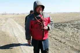 智障孩子清明节去相距好几十里地的姥姥家，祭奠已过世的姥姥姥爷视频封面