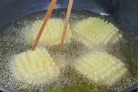 把土豆放锅里炸一下，出锅瞬间变美食，3块成本卖88，太香了