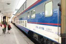 彩云第一次坐双层卧铺车：西安到重庆，看看里面啥样的视频封面