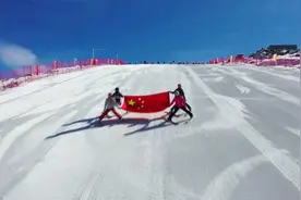 新疆率先在全国开启滑雪季 超越东北漠河刷新首滑记录视频封面