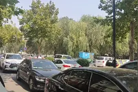 国庆假期第二日，开封开启拥堵模式，市民：旅游城市，理解视频封面